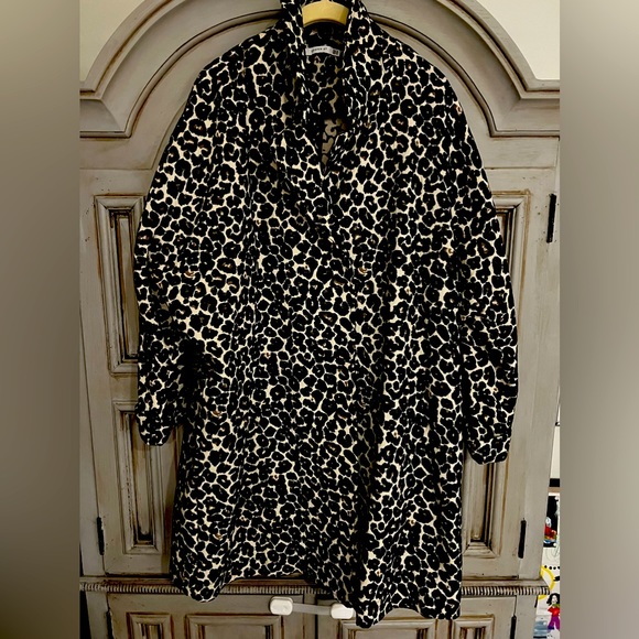 Gorgeous Leopard Tapestry Coat - Picture 1 of 3